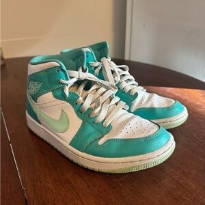 Nike Women's Shoes in Teal and White